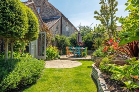 Mount Zion, Wells-next-the-Sea: The fully enclosed landscaped garden