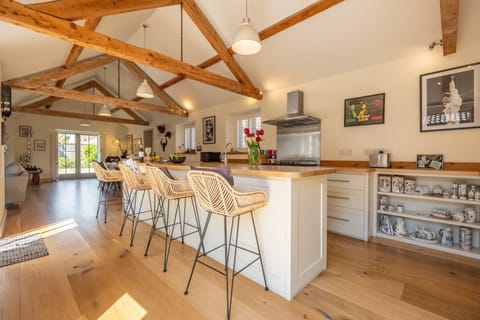 Mount Zion, Wells-next-the-Sea: Well equipped, open plan kitchen with a central island and vaulted ceilings