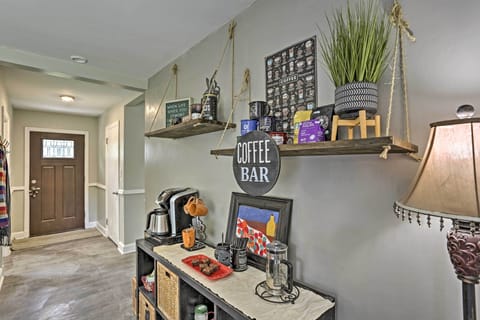 Sitting Room | Built-In Coffee Bar | Complimentary Coffee, Tea & Hot Chocolate