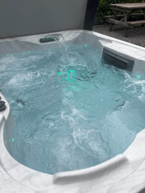 5 Person Hot Tub