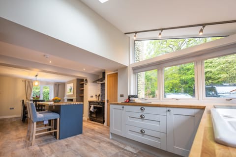 Ground floor: Kitchen with sit-up island