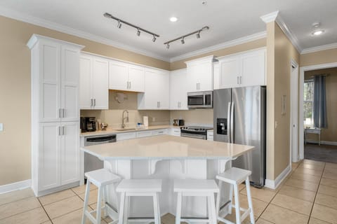 Extra Seating at the Bar which provides tons of counter space.