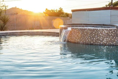Watch the amazing sunset from our sparkling swimming pool & spa.
