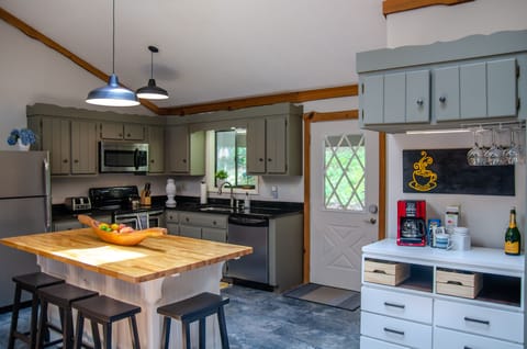 Kitchen (fully stocked)