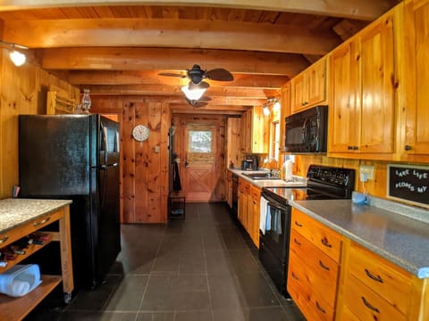 Kitchen with everything you need to cook a good meal