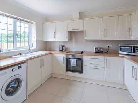 Kitchen | 7 Dawson Park - Marian Avenue Properties, Mablethorpe