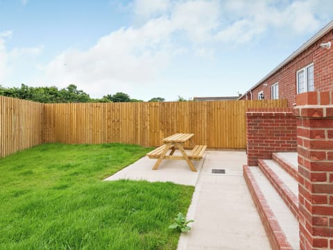 Garden | 7 Dawson Park - Marian Avenue Properties, Mablethorpe