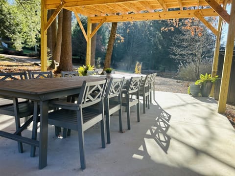 The HemlockHaus Outdoor dining