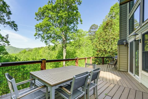 Bryson City Vacation Rental | 3BR | 3.5BA | 3,209 Sq Ft