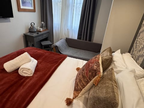 double room economy shared bathroom Park view ,room 7