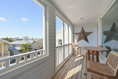 WELCOME TO HOOK WINE & SINKER A LUXURY PENTHOUSE IN SEASIDE!