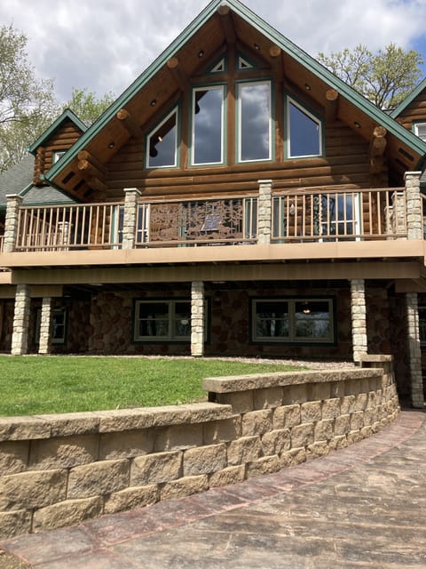 Beautiful Rosewood Lodge welcomes YOU!