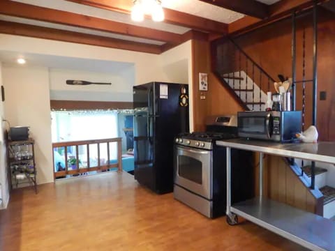 Gas stove, full-sized fridge, microwave, toaster oven provided.