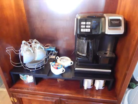 Coffee, cream, sugar provided. Hamilton Beach Flex Brew for k-cups or pots.