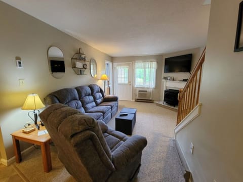 Living Room with seasonal gas fireplace