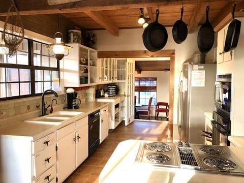 4 Maples - Kitchen Area