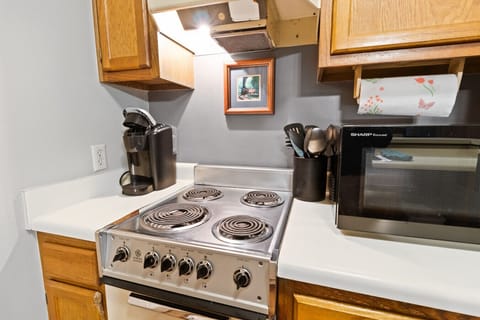 Fully Equipped Kitchen with Keurig Coffee machine