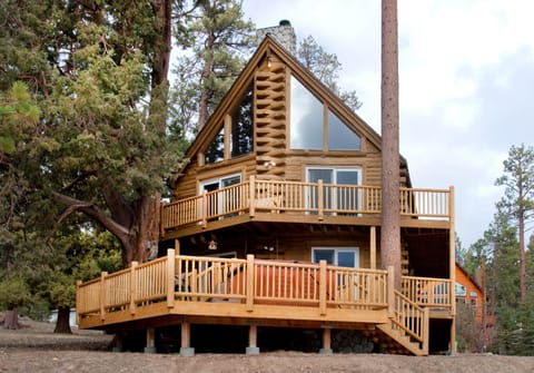 Back of the house facing the lake