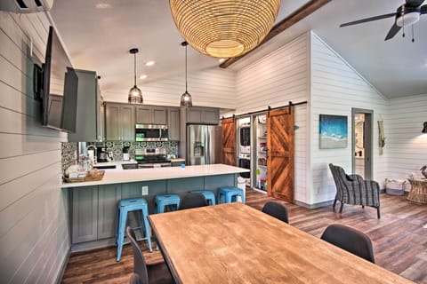 House Interior | Dining Area | Central Heating & Air Conditioning