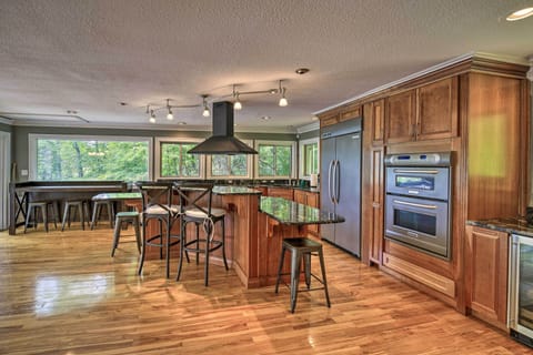 Fully Equipped Kitchen | Upper Level | Stainless Steel Appliances