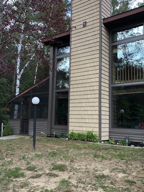 View from the other side with the screened in porch