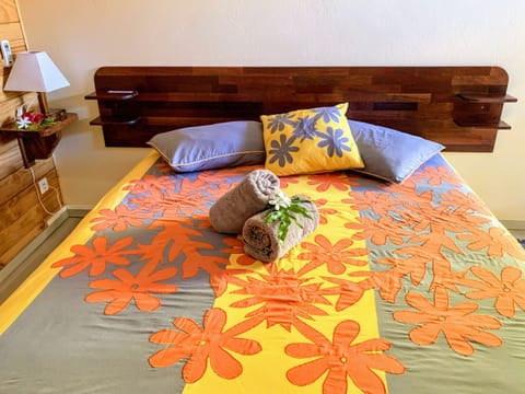 The sleeping area, with King Size bed