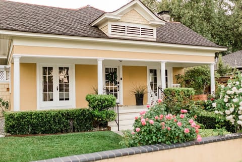 La Belle Vie on Vine (864)