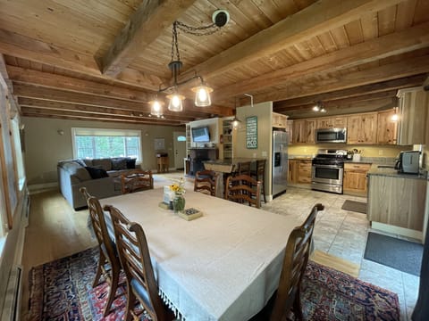 Open main entertaining space- table can expand to seat 14 