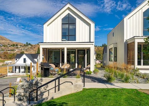 Welcome to Chelan Awhile