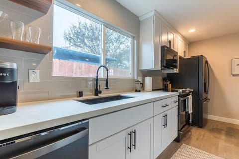 Beautiful renovated kitchen!