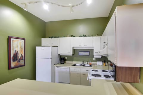 Kitchen | Fully Equipped