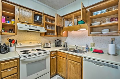 Kitchen | Dishware/Flatware