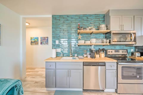 Kitchenette | Cooking Basics | Toaster | Keurig Coffee Maker