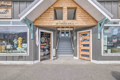 Building Exterior | 2nd Floor Unit | Exterior & Interior Stairs Required