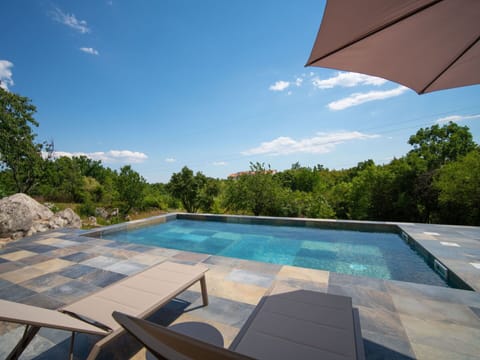 Swimming Pool, Resort, Leisure, Garden, Eco Hotel, Landscaping, Estate, Umbrella, Villa, Backyard