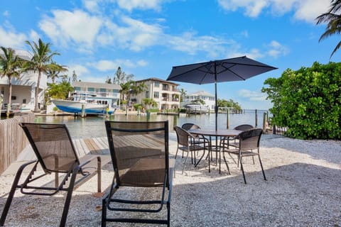 Canal Front Dining, Loungers