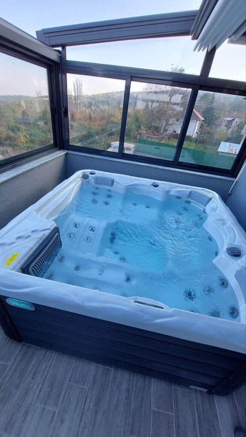 Indoor spa tub