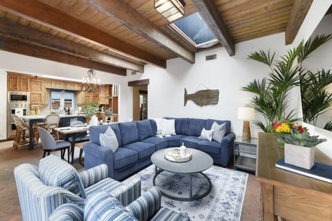 Kitchen/Dining/Family room suite