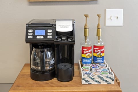 Coffee bar w/k cups supplied; drip/kcup coffee maker