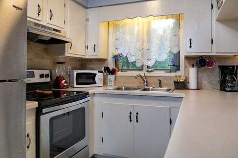 Fully-Equipped Kitchen with Bar