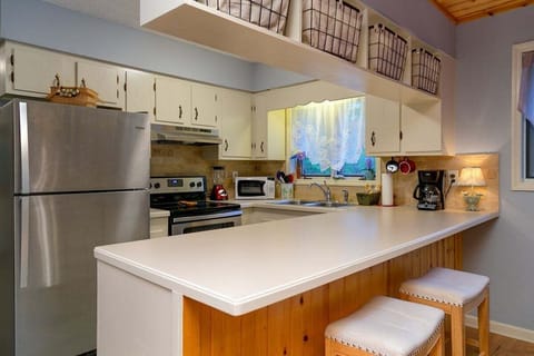 Fully-Equipped Kitchen with Bar