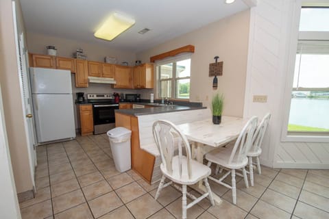 Kitchen/ dining room