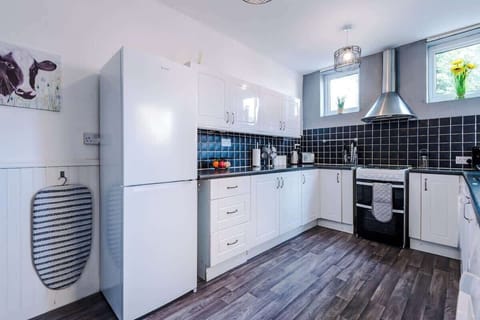 Richmond roads spacious kitchen with all the facilities you need for a long or short stay in Crewe.