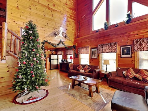 Spend the Holidays Here – Festive Seasonal Decorations!