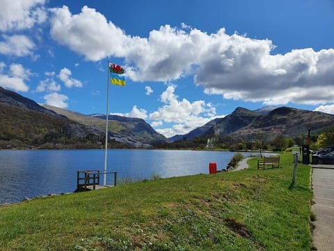 Lake Llyn Padarn,less than a minute away from Meirionfa 