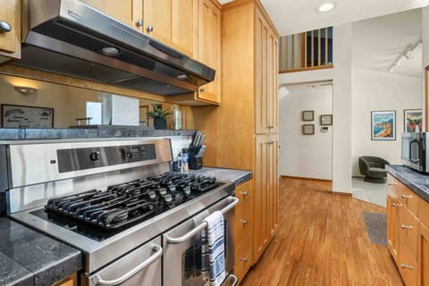 "Close to all the local attractions, and the amenities were top-notch! Would definitely book again, if we are ever in the area again." - Brenda