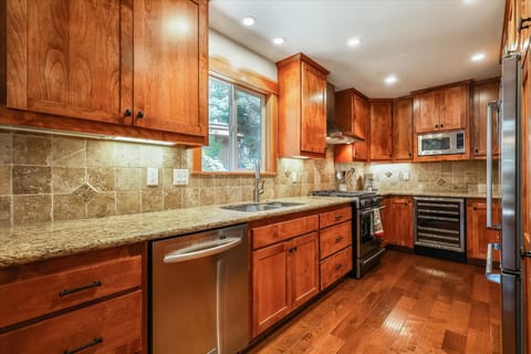 upper level-kitchen-imgl0494