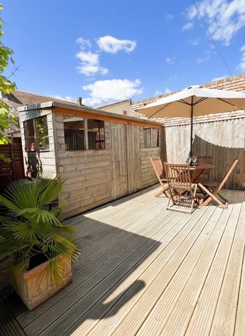 Outdoor Dining Set on the decking in the beautiful sunshine! Lockable shed here.