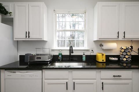 Simple, clean and neat, you will have everything you need inside our kitchen.