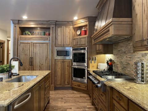 A cooks delight with serving for 16 and plenty of large cookware.